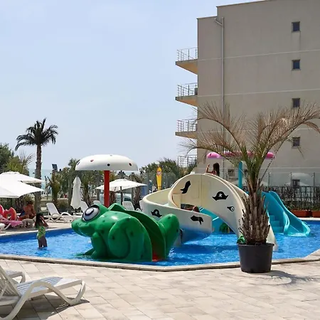 Ξενοδοχείο με διαμερίσματα Sunshine Alessi Pool & Năvodari