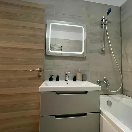 Sunshine Alessi Pool &